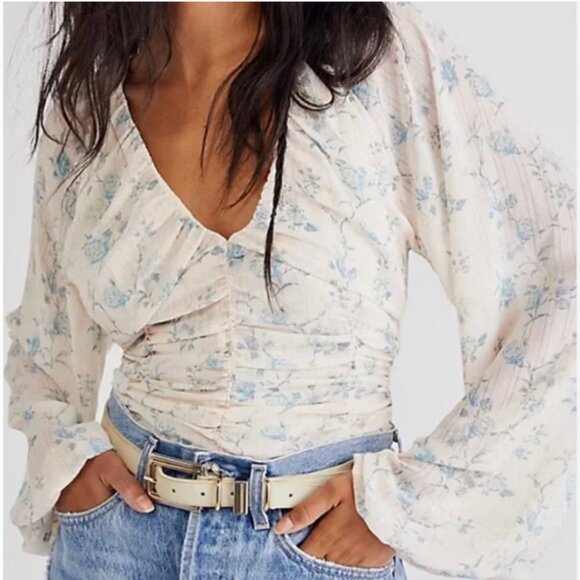 🎈NEW: Free People - Floral Blouse, Vintage Floral Design - Picture 5 of 8